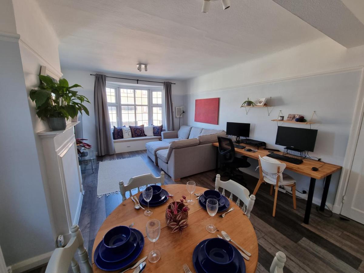 Lovely 2 Bedroom Flat In North West London Apartment *